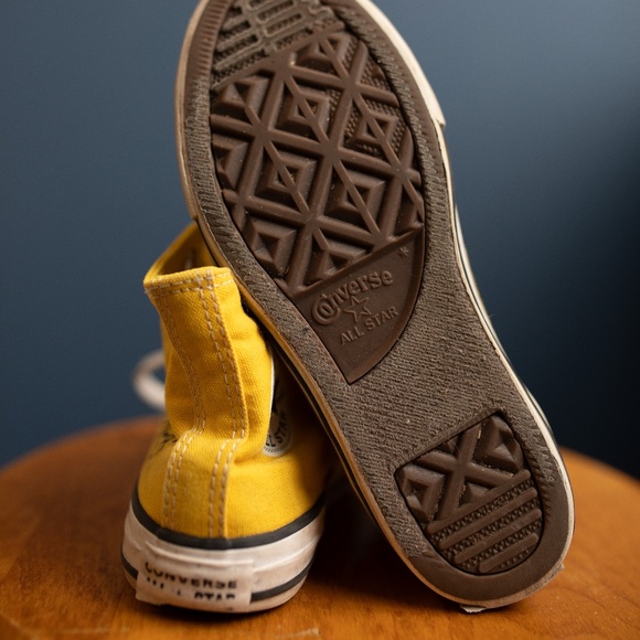 Yellow Converse shoes - Picture 2 of 3